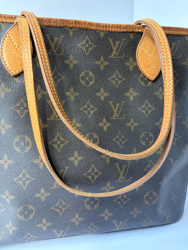 Louis Vuitton Neverfull MM in Monogram Canvas