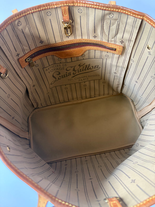Louis Vuitton Neverfull MM in Monogram Canvas