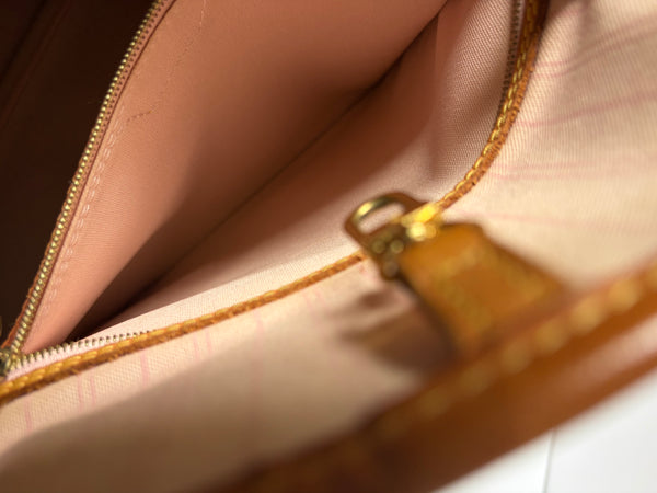 Louis Vuitton Neverfull MM in Damier Azur Canvas
