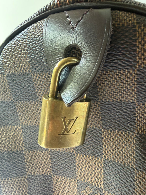 Louis Vuitton Speedy 30 in Damier Canvas